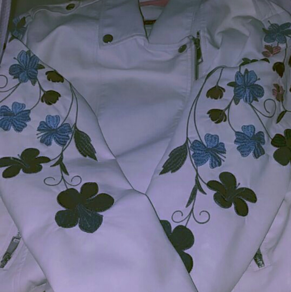 White leather jacket - Picture 5 of 7